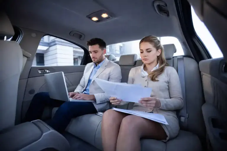 10 Reasons Corporate Limo Service Can Save Money for Seattle Businesses
