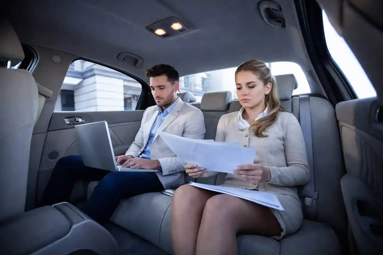 10 Reasons Corporate Limo Service Can Save Money for Seattle Businesses