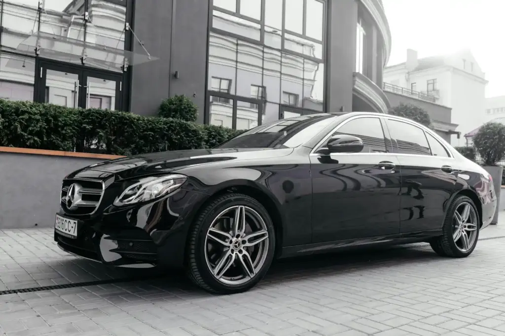 Book 24/7 Luxury Black Car Service Seattle for Business