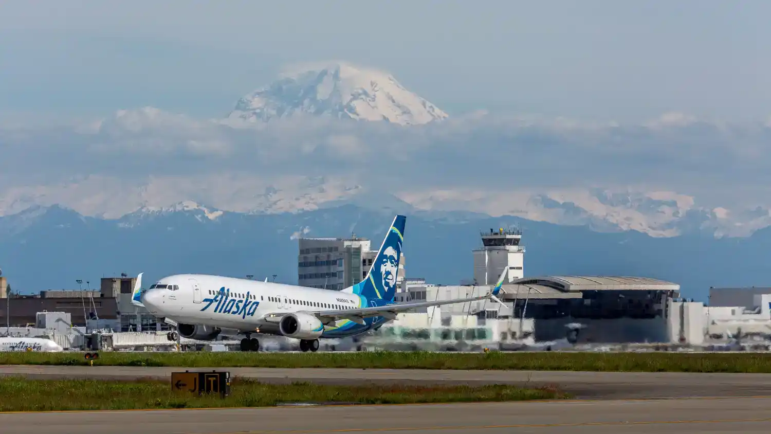Why Timely Airport Car Service Is Essential in Seattle