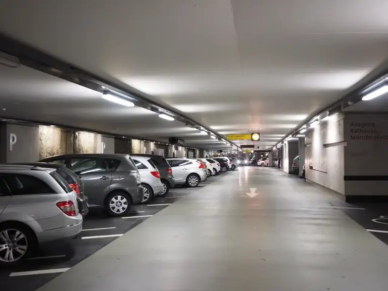 When Is a Seattle Airport Car Service Better Than Driving and Parking at SeaTac?